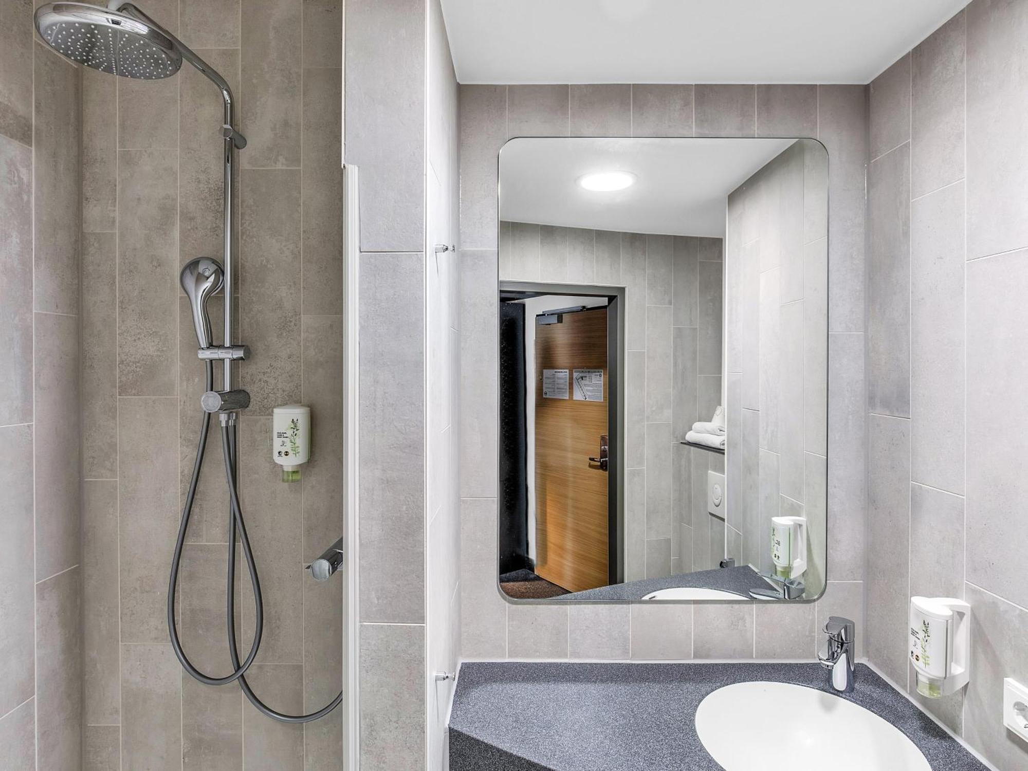 B&B Hotel Hamburg-Harburg Экстерьер фото